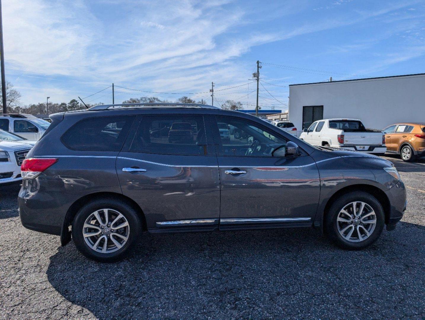 2014 /Charcoal Nissan Pathfinder SL (5N1AR2MN2EC) with an Regular Unleaded V-6 3.5 L/213 engine, 1-Speed CVT w/OD transmission, located at 3959 U.S. 80 W, Phenix City, AL, 36870, (334) 297-4885, 32.469296, -85.135185 - 2014 Nissan Pathfinder SL - Photo#3