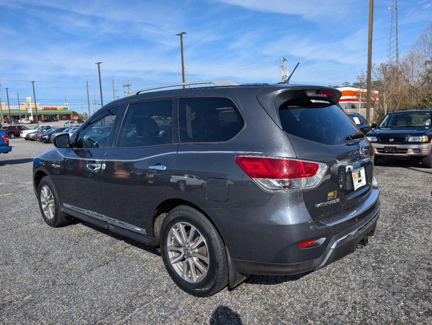 2014 /Charcoal Nissan Pathfinder SL (5N1AR2MN2EC) with an Regular Unleaded V-6 3.5 L/213 engine, 1-Speed CVT w/OD transmission, located at 3959 U.S. 80 W, Phenix City, AL, 36870, (334) 297-4885, 32.469296, -85.135185 - 2014 Nissan Pathfinder SL - Photo#6