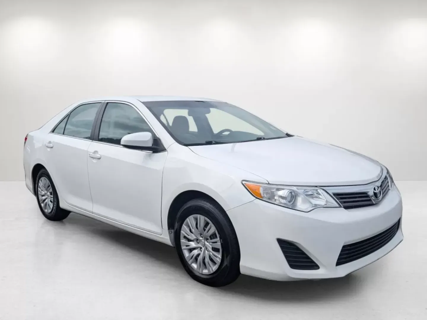 2014 Toyota Camry L (4T4BF1FK0ER) with an Other engine, located at 1430 Gateway Drive, Opelika, AL, 36801, (334) 239-0944, 32.637871, -85.409790 - **Discover Your Next Adventure with the 2014 Toyota Camry at Gils Auto - Phenix City!**<br /> <br /> Are you ready to elevate your daily commute or family road trips? The 2014 Toyota Camry is the perfect companion for anyone seeking comfort, reliability, and modern technology. Whether you're navigat - Photo#2