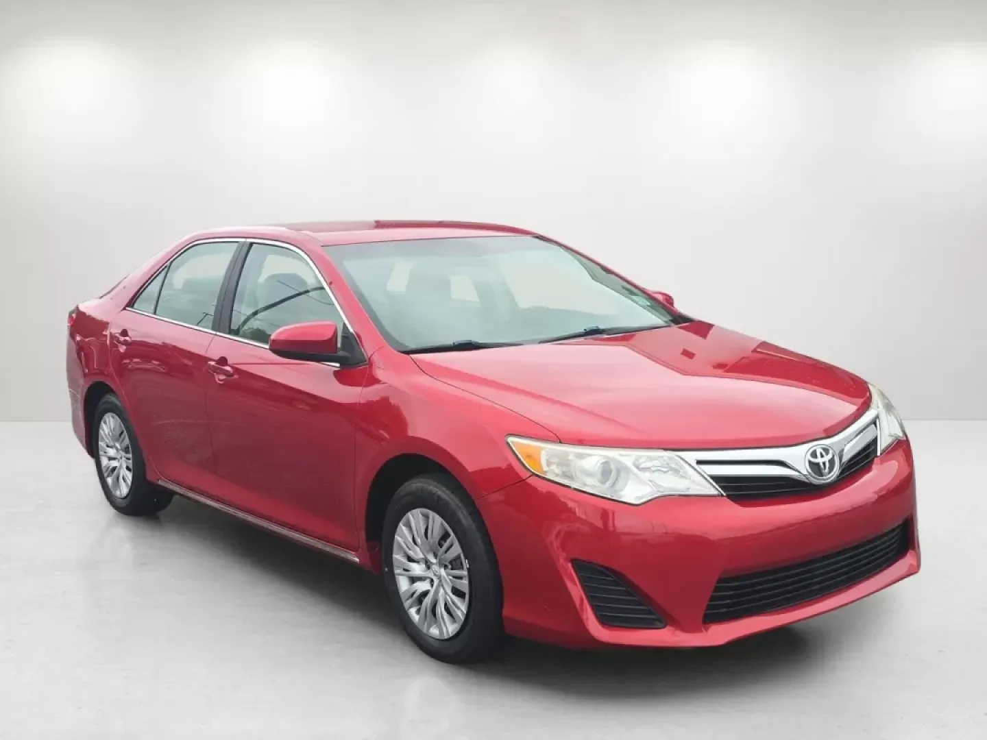 2014 Toyota Camry LE (4T1BF1FK3EU) with an Other engine, located at 5115 14th Ave., Columbus, GA, 31904, (706) 323-0345, 32.511494, -84.971046 - **Unleash Your Drive with This 2014 Toyota Camry Perfect for Your Daily Commute!**<br /> <br /> Are you in search of a reliable and stylish vehicle that fits seamlessly into your everyday life? Look no further than this striking 2014 Toyota Camry, designed for commuters and weekend adventurers alik - Photo#2
