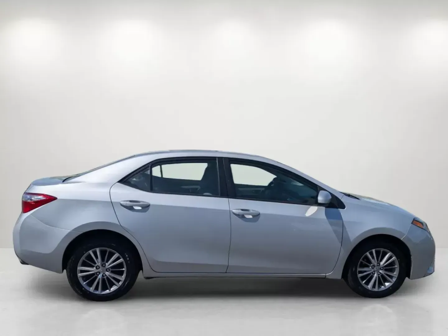 2014 Toyota Corolla LE (2T1BURHE2EC) with an Other engine, located at 7000 Northlake Connector, Columbus, GA, 31904, (706) 987-8085, 32.524975, -84.978134 - **Discover Adventure with the 2014 Toyota Corolla LE at Gils Auto - Columbus #2**<br /> <br /> Are you searching for a reliable vehicle that perfectly fits your busy lifestyle? Look no further! The 2014 Toyota Corolla LE combines style, efficiency, and safety, making it an ideal choice for daily com - Photo#4
