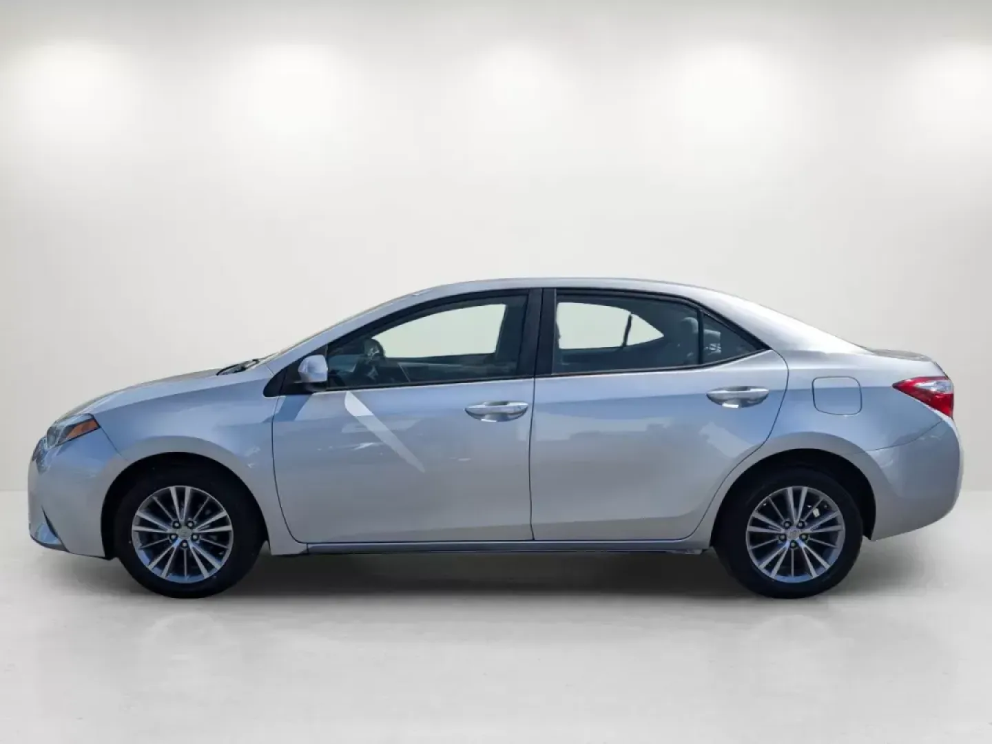2014 Toyota Corolla LE (2T1BURHE2EC) with an Other engine, located at 7000 Northlake Connector, Columbus, GA, 31904, (706) 987-8085, 32.524975, -84.978134 - **Discover Adventure with the 2014 Toyota Corolla LE at Gils Auto - Columbus #2**<br /> <br /> Are you searching for a reliable vehicle that perfectly fits your busy lifestyle? Look no further! The 2014 Toyota Corolla LE combines style, efficiency, and safety, making it an ideal choice for daily com - Photo#8