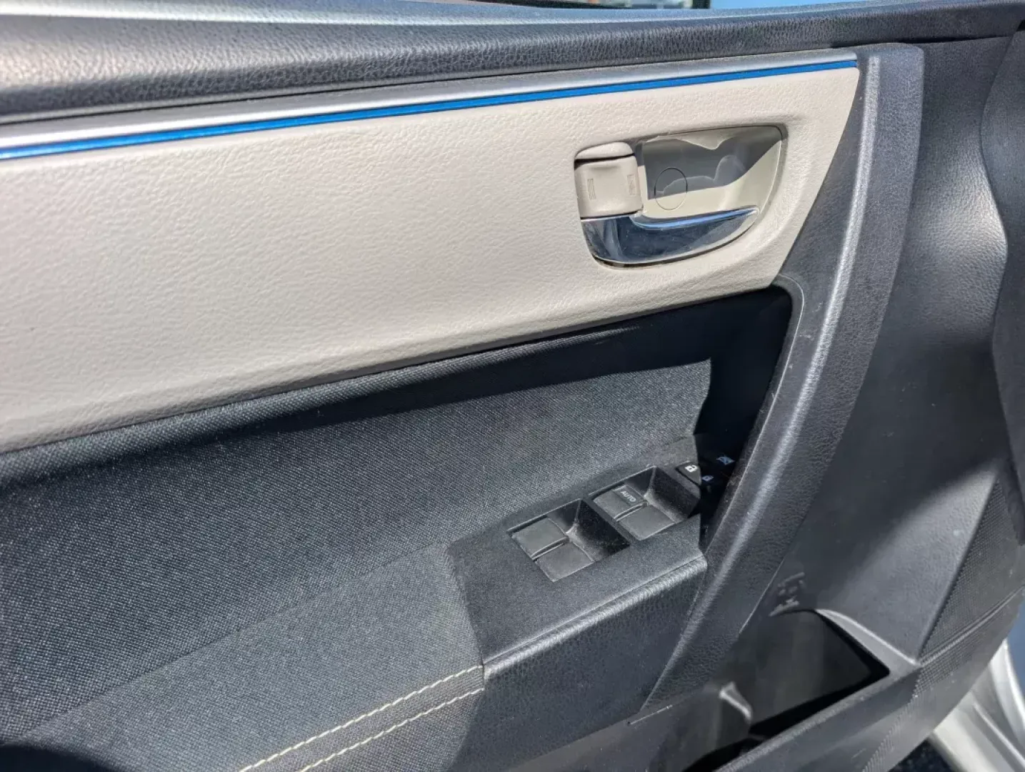 2014 Toyota Corolla LE (2T1BURHE2EC) with an Other engine, located at 7000 Northlake Connector, Columbus, GA, 31904, (706) 987-8085, 32.524975, -84.978134 - **Discover Adventure with the 2014 Toyota Corolla LE at Gils Auto - Columbus #2**<br /> <br /> Are you searching for a reliable vehicle that perfectly fits your busy lifestyle? Look no further! The 2014 Toyota Corolla LE combines style, efficiency, and safety, making it an ideal choice for daily com - Photo#9
