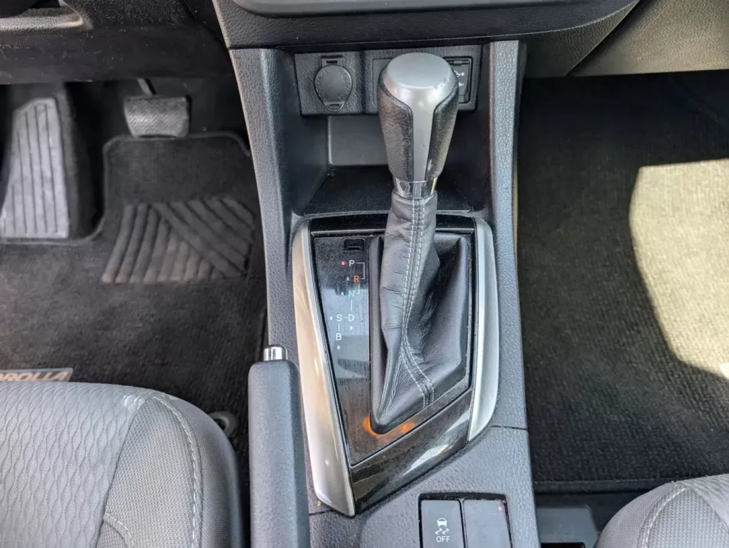 2014 Toyota Corolla LE (2T1BURHE2EC) with an Other engine, located at 7000 Northlake Connector, Columbus, GA, 31904, (706) 987-8085, 32.524975, -84.978134 - **Discover Adventure with the 2014 Toyota Corolla LE at Gils Auto - Columbus #2**<br /> <br /> Are you searching for a reliable vehicle that perfectly fits your busy lifestyle? Look no further! The 2014 Toyota Corolla LE combines style, efficiency, and safety, making it an ideal choice for daily com - Photo#14