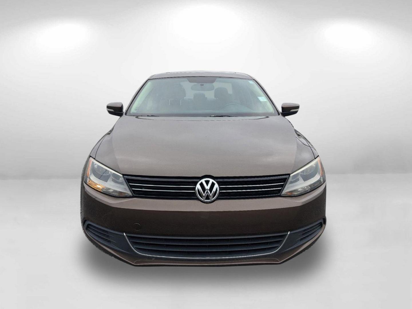 2014 Volkswagen Jetta Sedan (3VWD17AJ6EM) with an Intercooled Turbo Regular Unleaded I-4 1.8 L/110 engine, 6-Speed Automatic w/OD transmission, located at 1430 Gateway Drive, Opelika, AL, 36801, (334) 239-0944, 32.637871, -85.409790 - 2014 Volkswagen Jetta Sedan - Photo#1