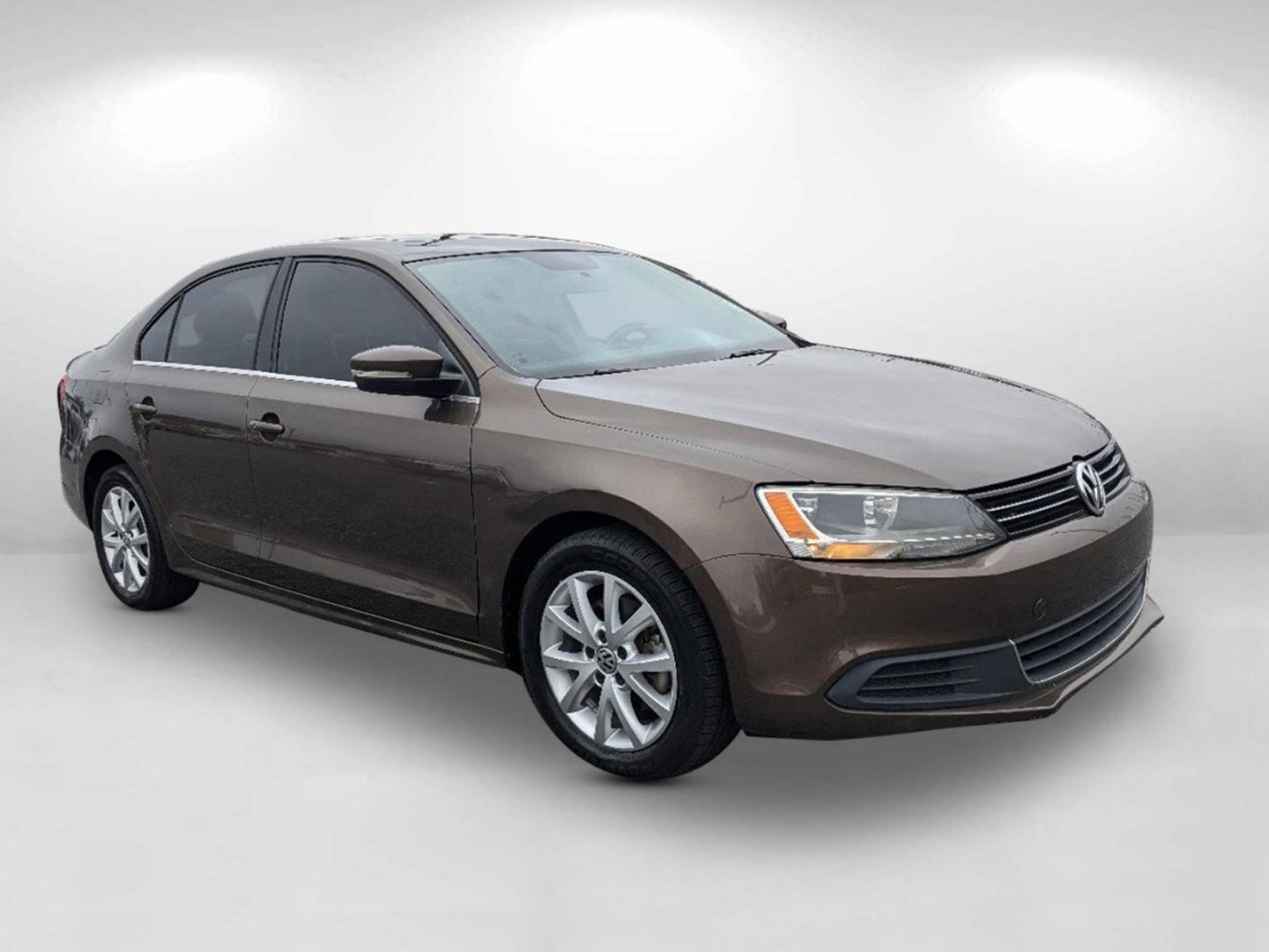 2014 Volkswagen Jetta Sedan (3VWD17AJ6EM) with an Intercooled Turbo Regular Unleaded I-4 1.8 L/110 engine, 6-Speed Automatic w/OD transmission, located at 1430 Gateway Drive, Opelika, AL, 36801, (334) 239-0944, 32.637871, -85.409790 - 2014 Volkswagen Jetta Sedan - Photo#2