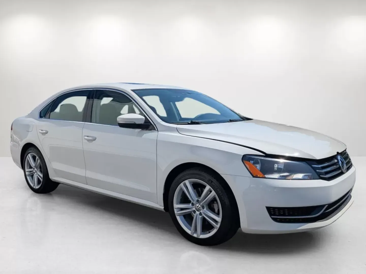 2014 Volkswagen Passat SE w/Sunroof and Nav (1VWBS7A31EC) with an Other engine, located at 804 22nd Ave, Phenix City, AL, 36870, (334) 297-1860, 32.484749, -85.024475 - Are you on the hunt for a reliable commuter sedan that perfectly balances style, comfort, and affordability? Look no further than this 2014 Volkswagen Passat, available now at Gils Auto in Phenix City, AL! This vehicle is not just a means of transportation; it's an invitation to experience the joy o - Photo#2