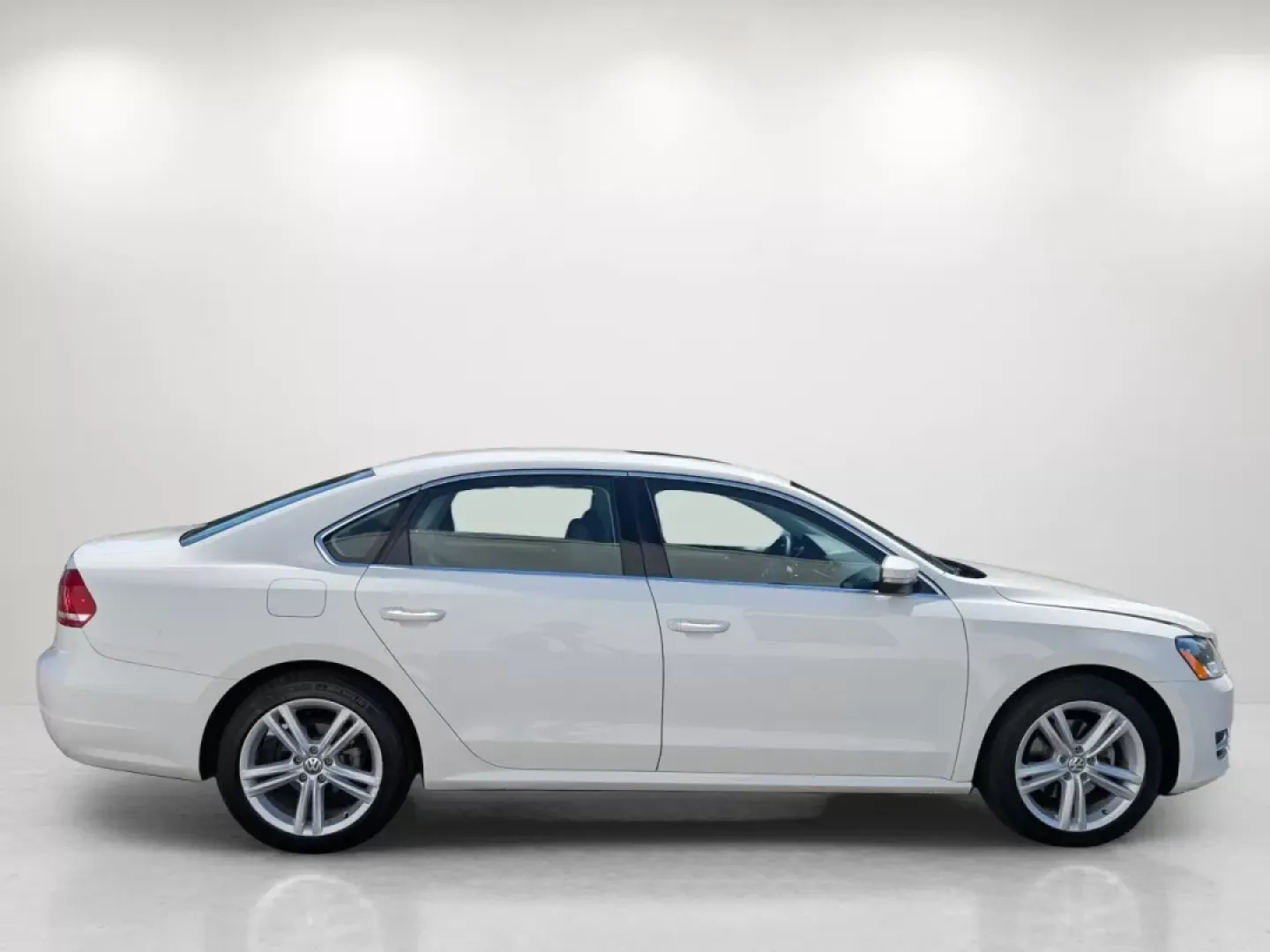 2014 Volkswagen Passat SE w/Sunroof and Nav (1VWBS7A31EC) with an Other engine, located at 804 22nd Ave, Phenix City, AL, 36870, (334) 297-1860, 32.484749, -85.024475 - Are you on the hunt for a reliable commuter sedan that perfectly balances style, comfort, and affordability? Look no further than this 2014 Volkswagen Passat, available now at Gils Auto in Phenix City, AL! This vehicle is not just a means of transportation; it's an invitation to experience the joy o - Photo#3