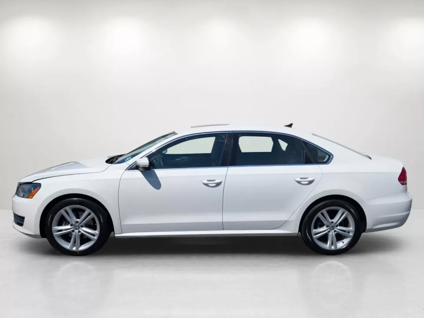 2014 Volkswagen Passat SE w/Sunroof and Nav (1VWBS7A31EC) with an Other engine, located at 804 22nd Ave, Phenix City, AL, 36870, (334) 297-1860, 32.484749, -85.024475 - Are you on the hunt for a reliable commuter sedan that perfectly balances style, comfort, and affordability? Look no further than this 2014 Volkswagen Passat, available now at Gils Auto in Phenix City, AL! This vehicle is not just a means of transportation; it's an invitation to experience the joy o - Photo#7