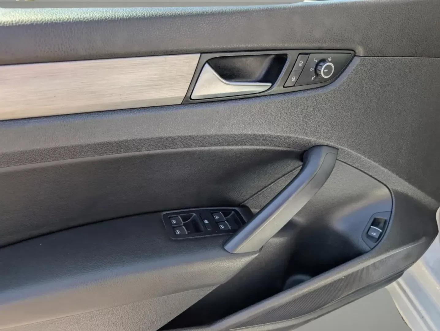 2014 Volkswagen Passat SE w/Sunroof and Nav (1VWBS7A31EC) with an Other engine, located at 804 22nd Ave, Phenix City, AL, 36870, (334) 297-1860, 32.484749, -85.024475 - Are you on the hunt for a reliable commuter sedan that perfectly balances style, comfort, and affordability? Look no further than this 2014 Volkswagen Passat, available now at Gils Auto in Phenix City, AL! This vehicle is not just a means of transportation; it's an invitation to experience the joy o - Photo#8