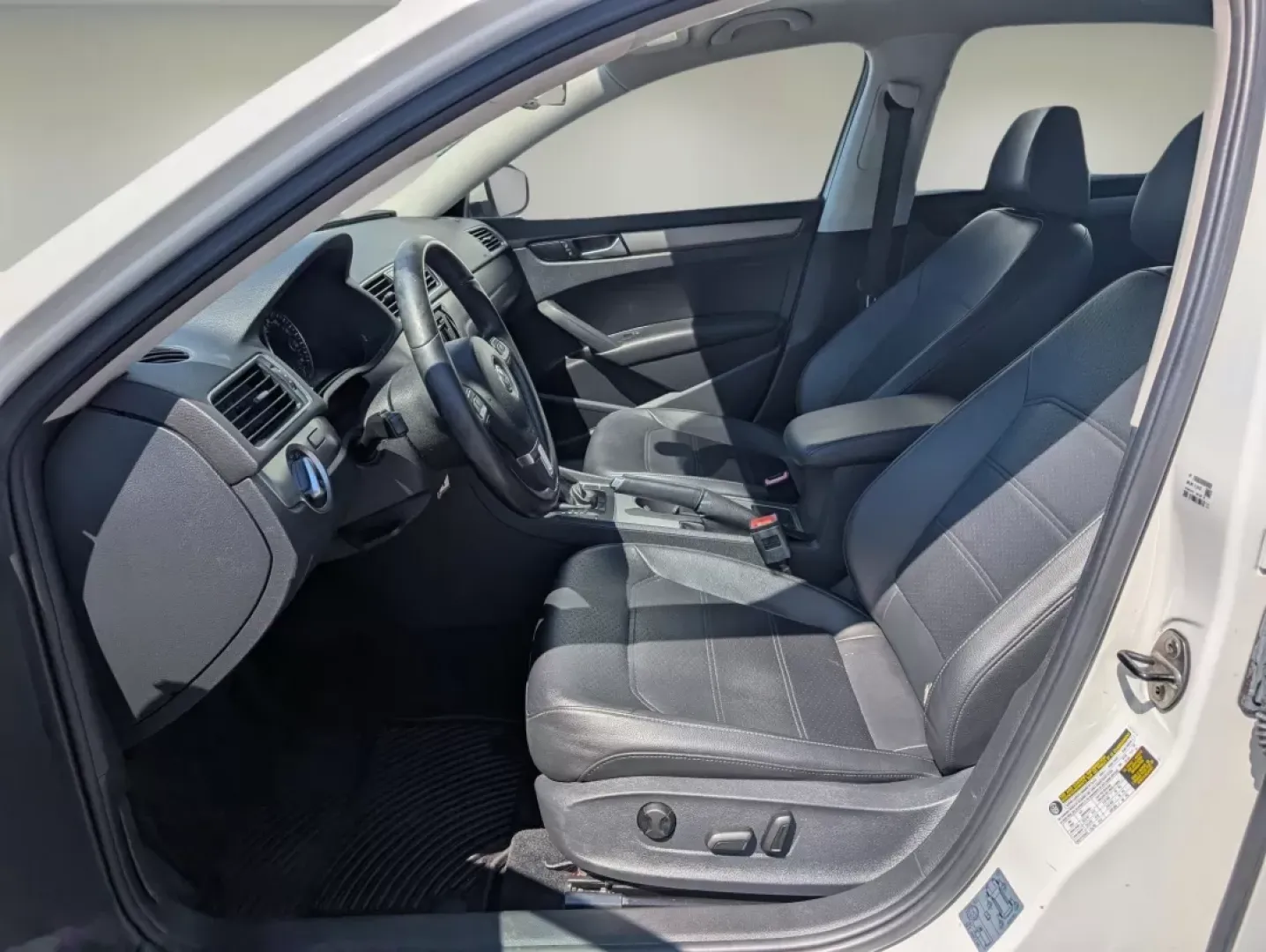 2014 Volkswagen Passat SE w/Sunroof and Nav (1VWBS7A31EC) with an Other engine, located at 804 22nd Ave, Phenix City, AL, 36870, (334) 297-1860, 32.484749, -85.024475 - Are you on the hunt for a reliable commuter sedan that perfectly balances style, comfort, and affordability? Look no further than this 2014 Volkswagen Passat, available now at Gils Auto in Phenix City, AL! This vehicle is not just a means of transportation; it's an invitation to experience the joy o - Photo#9