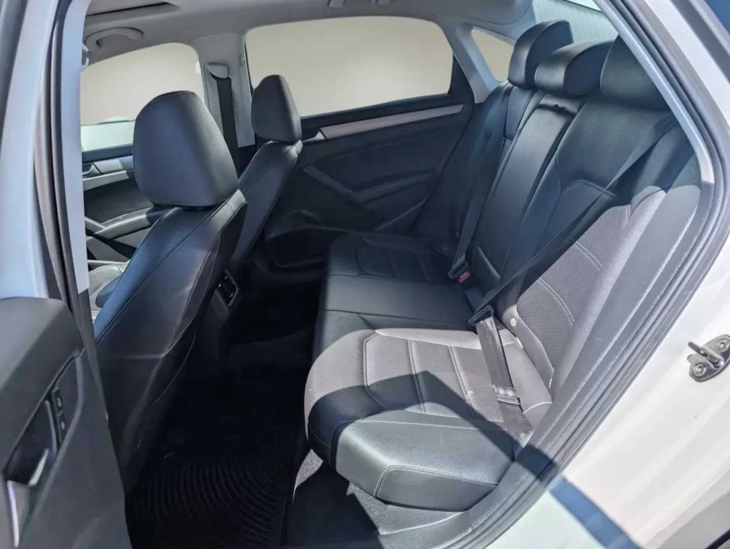 2014 Volkswagen Passat SE w/Sunroof and Nav (1VWBS7A31EC) with an Other engine, located at 804 22nd Ave, Phenix City, AL, 36870, (334) 297-1860, 32.484749, -85.024475 - Are you on the hunt for a reliable commuter sedan that perfectly balances style, comfort, and affordability? Look no further than this 2014 Volkswagen Passat, available now at Gils Auto in Phenix City, AL! This vehicle is not just a means of transportation; it's an invitation to experience the joy o - Photo#10