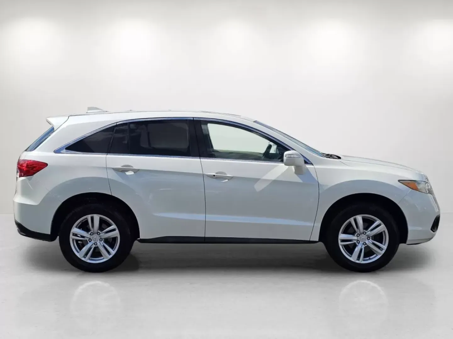 2015 Acura RDX (5J8TB4H32FL) with an Other engine, located at 3959 U.S. 80 W, Phenix City, AL, 36870, (334) 297-4885, 32.469296, -85.135185 - Are you ready to elevate your driving experience? If you're searching for a versatile, reliable, and stylish vehicle perfect for family outings, long commutes, or weekend adventures, look no further than this stunning 2015 Acura RDX available at Gils Auto in Phenix City, AL. With its sleek white ext - Photo#4
