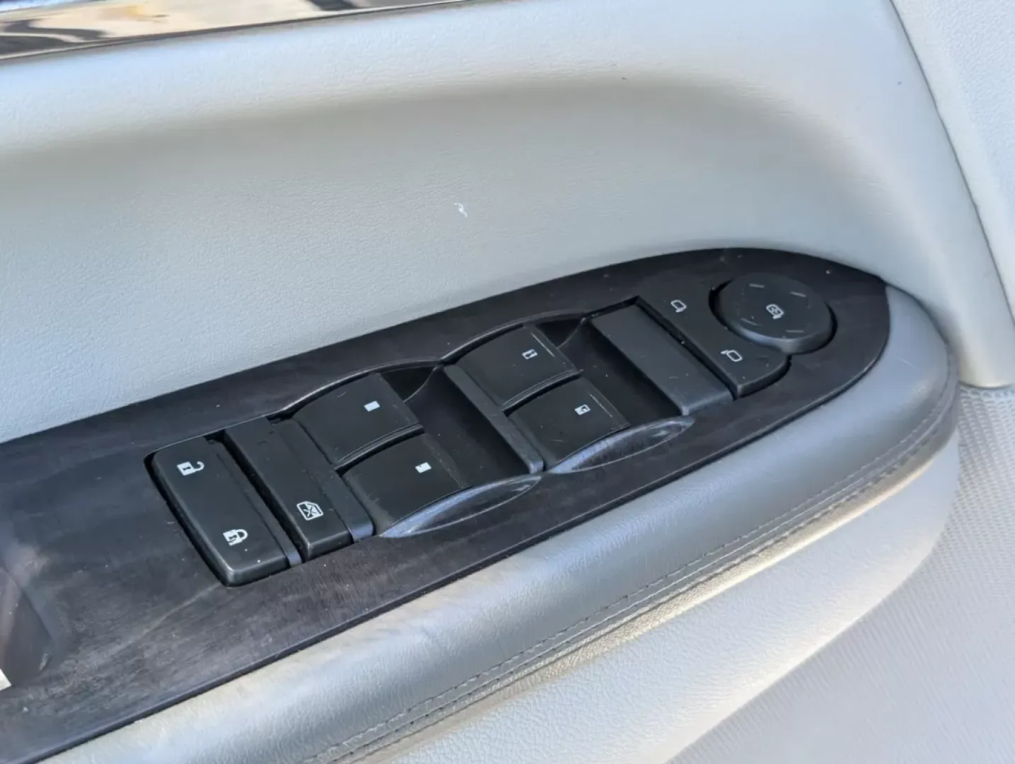 2015 /Light Titanium Buick Enclave Convenience (5GAKRAKD5FJ) with an Other engine, located at 3959 U.S. 80 W, Phenix City, AL, 36870, (334) 297-4885, 32.469296, -85.135185 - ### Experience Family Adventures with the 2015 Buick Enclave at Gils Auto - Phenix City!<br /> <br /> When it comes to family outings, the right vehicle can make all the difference. The **2015 Buick Enclave**, available now at **Gils Auto**, is your ticket to comfort, safety, and style! With spaciou - Photo#10