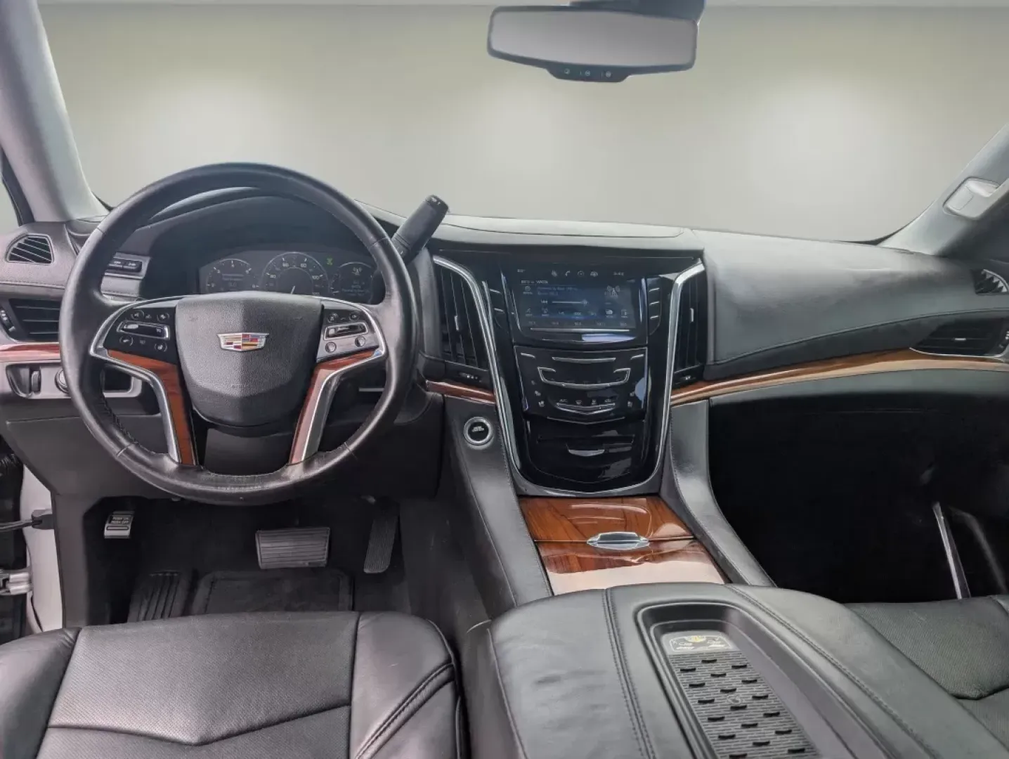 2015 /Jet Black Cadillac Escalade Luxury (1GYS3MKJ8FR) with an Other engine, located at 1430 Gateway Drive, Opelika, AL, 36801, (334) 239-0944, 32.637871, -85.409790 - **Elevate Your Lifestyle with the 2015 Cadillac Escalade Luxury Edition Perfect for Families and Adventurers Alike!**<br /> <br /> Discover the perfect blend of luxury, space, and power with the stunning 2015 Cadillac Escalade, now available at Gils Auto, your premier Buy Here Pay Here dealership l - Photo#11