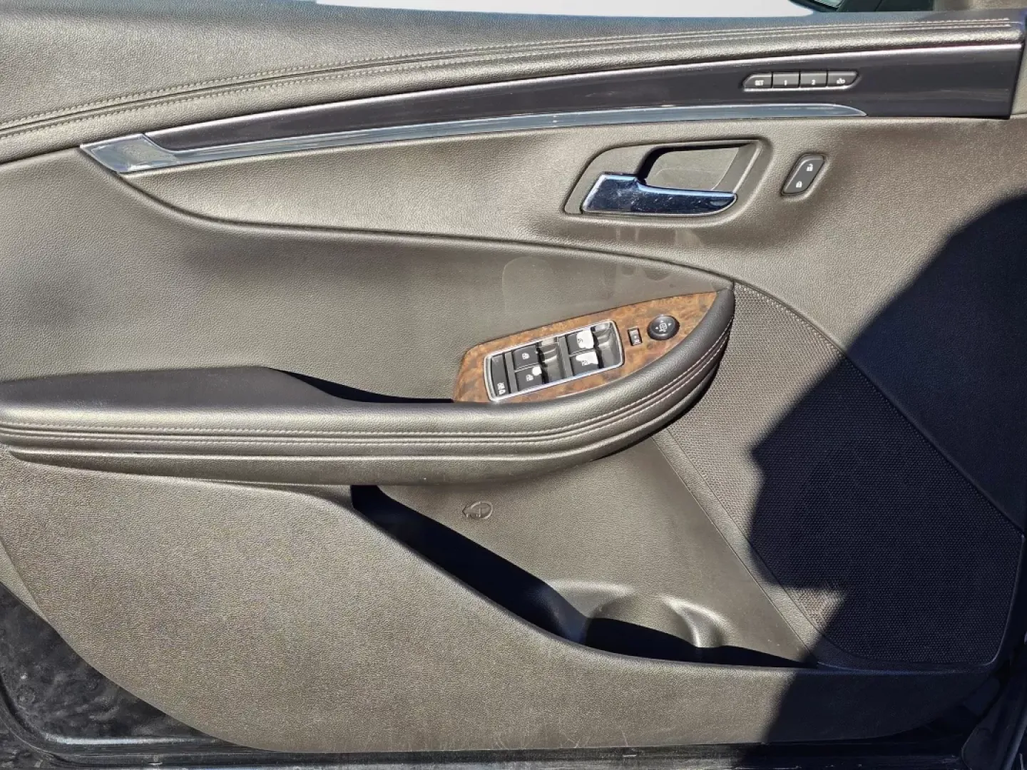 2015 /Jet Black Chevrolet Impala LTZ (2G1165S30F9) with an Other engine, located at 3959 U.S. 80 W, Phenix City, AL, 36870, (334) 297-4885, 32.469296, -85.135185 - **Unleash Your Everyday Adventures with the 2015 Chevrolet Impala LTZ at Gils Auto!**<br /> <br /> Are you looking for a vehicle that combines luxury, comfort, and practicality? Whether you're commuting to work, running errands around Phenix City, or embarking on a weekend road trip, the 2015 Chevro - Photo#8