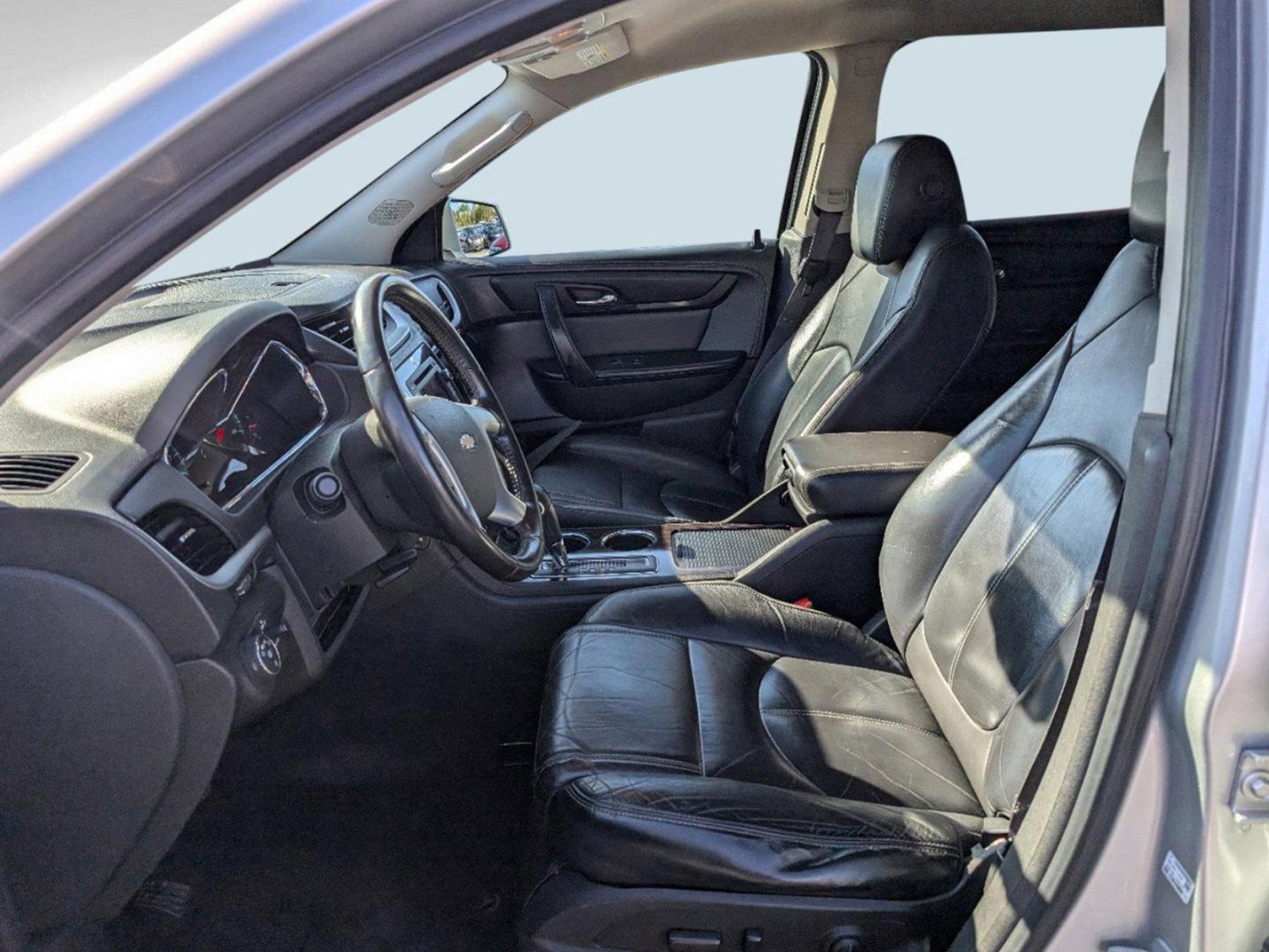 2015 Silver Ice Metallic /Ebony Chevrolet Traverse LT (1GNKRHKD2FJ) with an Gas V6 3.6L/217 engine, 6-Speed Automatic transmission, located at 3959 U.S. 80 W, Phenix City, AL, 36870, (334) 297-4885, 32.469296, -85.135185 - 2015 Chevrolet Traverse LT - Photo#11