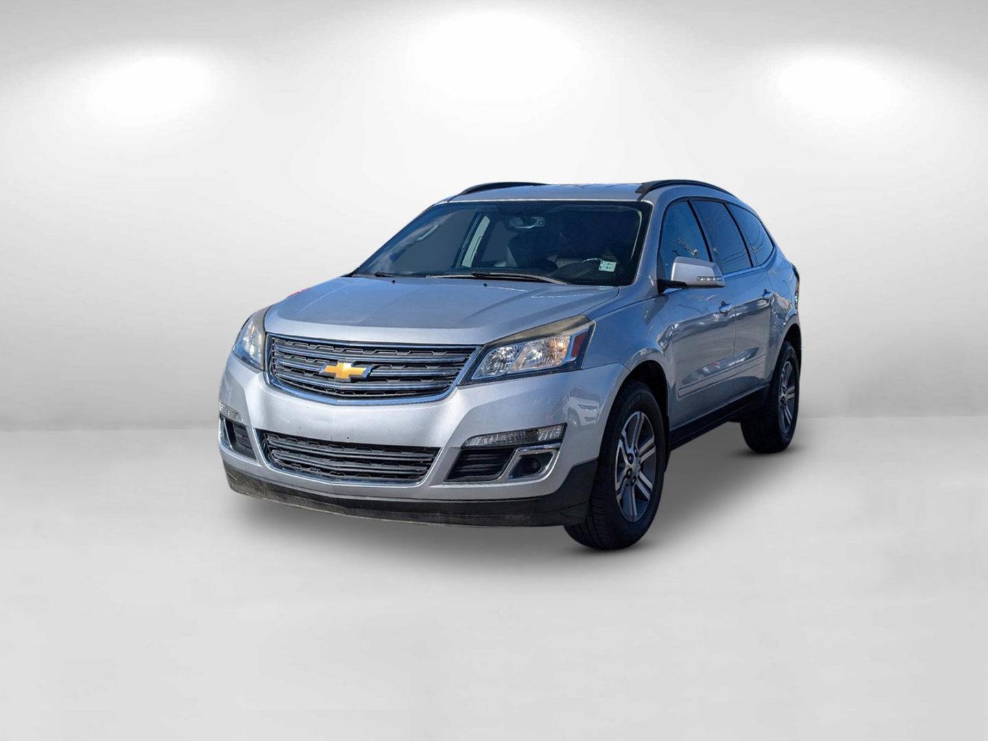 2015 Silver Ice Metallic /Ebony Chevrolet Traverse LT (1GNKRHKD2FJ) with an Gas V6 3.6L/217 engine, 6-Speed Automatic transmission, located at 3959 U.S. 80 W, Phenix City, AL, 36870, (334) 297-4885, 32.469296, -85.135185 - 2015 Chevrolet Traverse LT - Photo#3