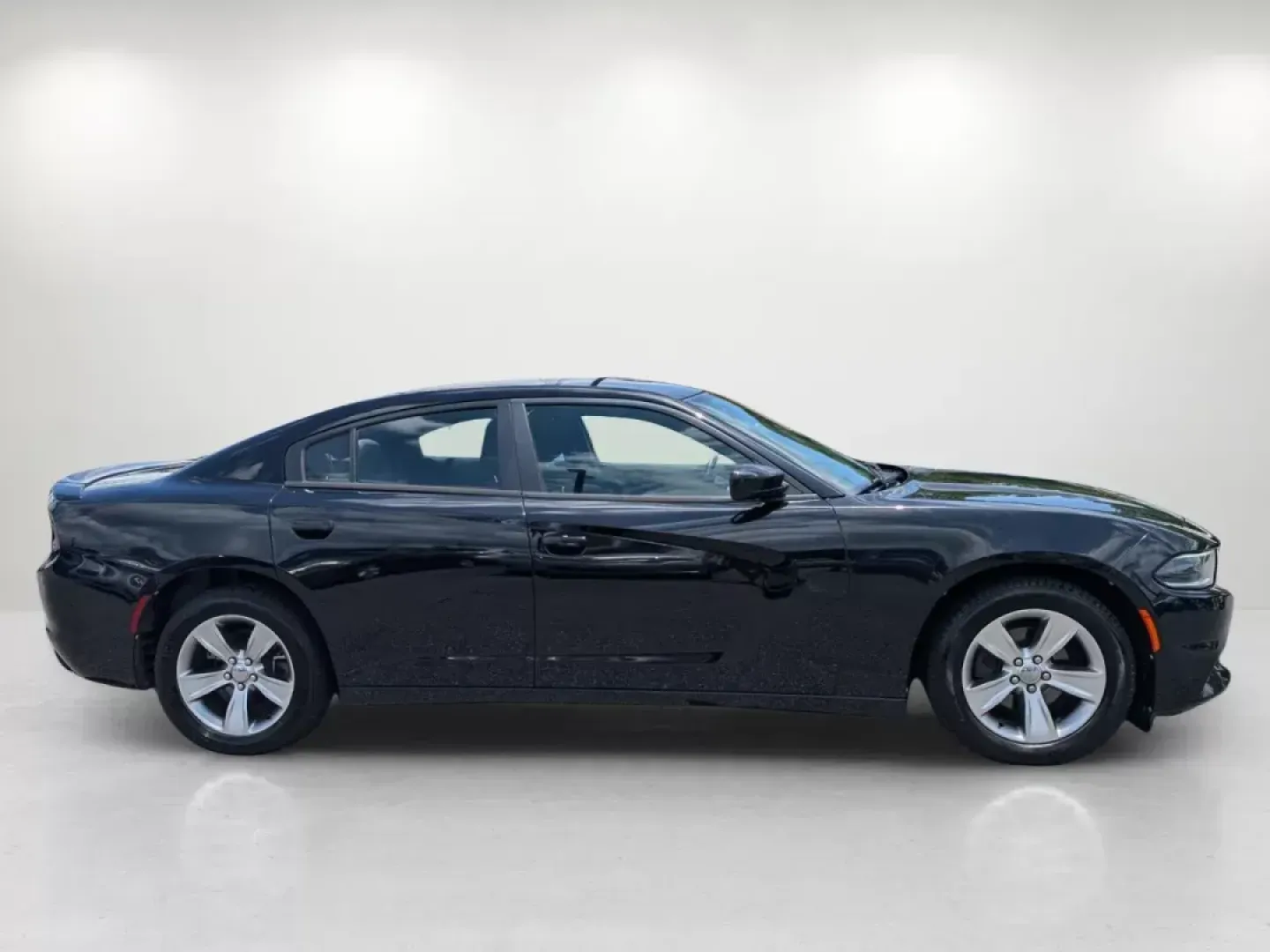 2015 /Black Dodge Charger SE (2C3CDXBG0FH) with an Regular Unleaded V-6 3.6 L/220 engine, 8-Speed Automatic w/OD transmission, located at 5115 14th Ave., Columbus, GA, 31904, (706) 323-0345, 32.511494, -84.971046 - 2015 Dodge Charger SE - Photo#3