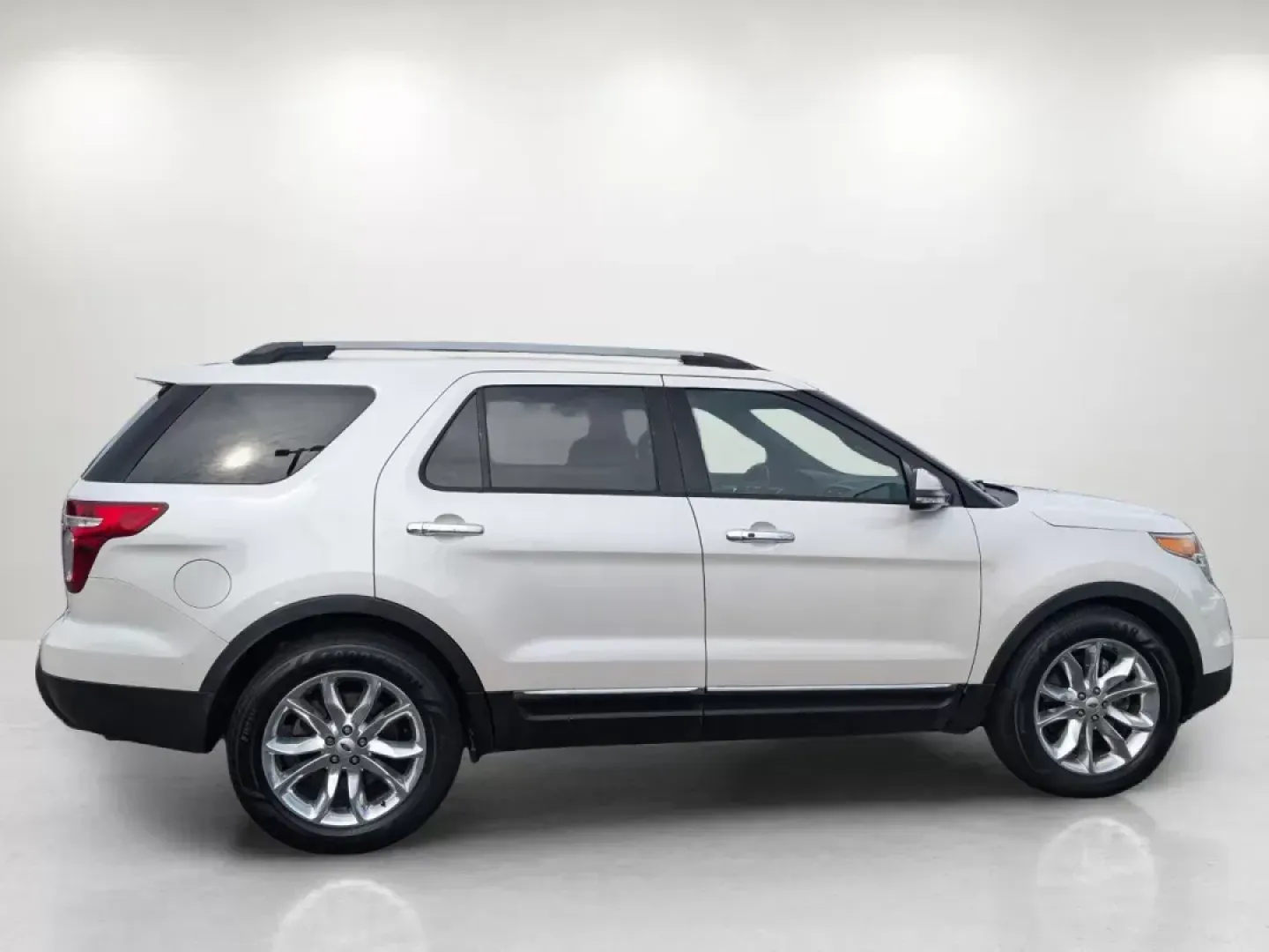 2015 Ford Explorer Limited (1FM5K7F83FG) with an Regular Unleaded V-6 3.5 L/213 engine, 6-Speed Automatic w/OD transmission, located at 7000 Northlake Connector, Columbus, GA, 31904, (706) 987-8085, 32.524975, -84.978134 - **Discover the Perfect Family Adventure Vehicle: 2015 Ford Explorer Limited at Gils Auto - Columbus #2**<br /> <br /> Are you searching for a vehicle that effortlessly blends style, versatility, and comfort? Look no further! The 2015 Ford Explorer Limited is the ultimate SUV that's perfect for growi - Photo#3