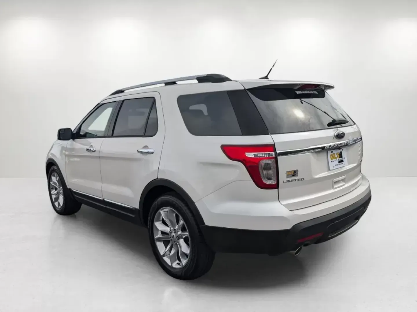 2015 Ford Explorer Limited (1FM5K7F83FG) with an Regular Unleaded V-6 3.5 L/213 engine, 6-Speed Automatic w/OD transmission, located at 7000 Northlake Connector, Columbus, GA, 31904, (706) 987-8085, 32.524975, -84.978134 - **Discover the Perfect Family Adventure Vehicle: 2015 Ford Explorer Limited at Gils Auto - Columbus #2**<br /> <br /> Are you searching for a vehicle that effortlessly blends style, versatility, and comfort? Look no further! The 2015 Ford Explorer Limited is the ultimate SUV that's perfect for growi - Photo#6