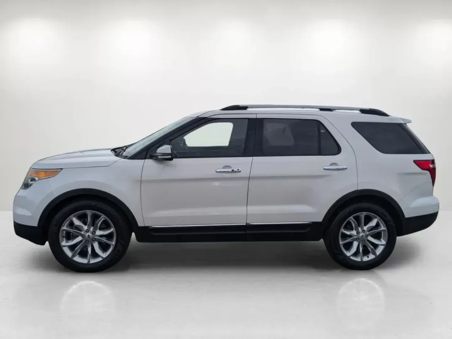 2015 Ford Explorer Limited (1FM5K7F83FG) with an Regular Unleaded V-6 3.5 L/213 engine, 6-Speed Automatic w/OD transmission, located at 7000 Northlake Connector, Columbus, GA, 31904, (706) 987-8085, 32.524975, -84.978134 - **Discover the Perfect Family Adventure Vehicle: 2015 Ford Explorer Limited at Gils Auto - Columbus #2**<br /> <br /> Are you searching for a vehicle that effortlessly blends style, versatility, and comfort? Look no further! The 2015 Ford Explorer Limited is the ultimate SUV that's perfect for growi - Photo#7