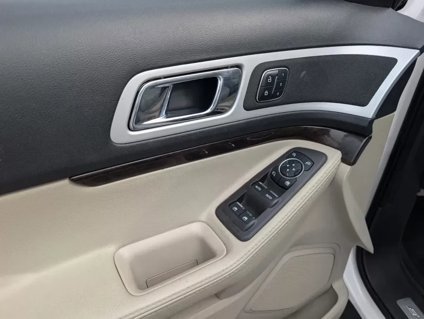 2015 Ford Explorer Limited (1FM5K7F83FG) with an Regular Unleaded V-6 3.5 L/213 engine, 6-Speed Automatic w/OD transmission, located at 7000 Northlake Connector, Columbus, GA, 31904, (706) 987-8085, 32.524975, -84.978134 - **Discover the Perfect Family Adventure Vehicle: 2015 Ford Explorer Limited at Gils Auto - Columbus #2**<br /> <br /> Are you searching for a vehicle that effortlessly blends style, versatility, and comfort? Look no further! The 2015 Ford Explorer Limited is the ultimate SUV that's perfect for growi - Photo#8