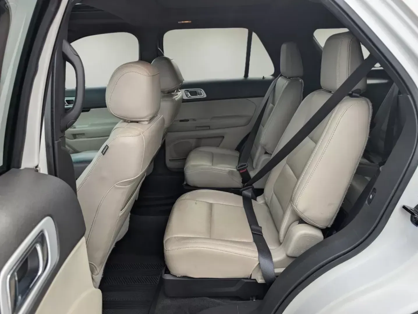 2015 Ford Explorer Limited (1FM5K7F83FG) with an Regular Unleaded V-6 3.5 L/213 engine, 6-Speed Automatic w/OD transmission, located at 7000 Northlake Connector, Columbus, GA, 31904, (706) 987-8085, 32.524975, -84.978134 - **Discover the Perfect Family Adventure Vehicle: 2015 Ford Explorer Limited at Gils Auto - Columbus #2**<br /> <br /> Are you searching for a vehicle that effortlessly blends style, versatility, and comfort? Look no further! The 2015 Ford Explorer Limited is the ultimate SUV that's perfect for growi - Photo#10