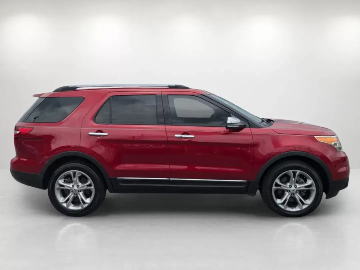 2015 Ford Explorer Limited (1FM5K7F87FG) with an Regular Unleaded V-6 3.5 L/213 engine, 6-Speed Automatic w/OD transmission, located at 5115 14th Ave., Columbus, GA, 31904, (706) 323-0345, 32.511494, -84.971046 - Are you ready to elevate your family's adventures or transform your daily commute into a luxurious experience? Introducing the 2015 Ford Explorer Limited, an SUV that seamlessly blends style, comfort, and performance. Whether you're navigating the bustling streets of Columbus, GA, or embarking on a - Photo#4