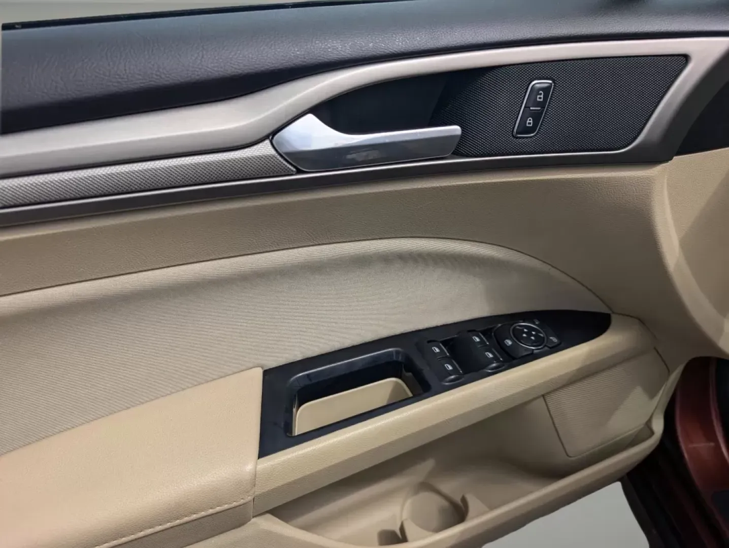 2015 Ford Fusion SE (3FA6P0H76FR) with an Other engine, located at 804 22nd Ave, Phenix City, AL, 36870, (334) 297-1860, 32.484749, -85.024475 - Are you ready for a vehicle that effortlessly blends comfort, style, and practicality? Look no further than this stunning 2015 Ford Fusion SE, a versatile sedan perfect for growing families, daily commuters, or anyone seeking a reliable vehicle for weekend adventures. With a sleek copper exterior an - Photo#8