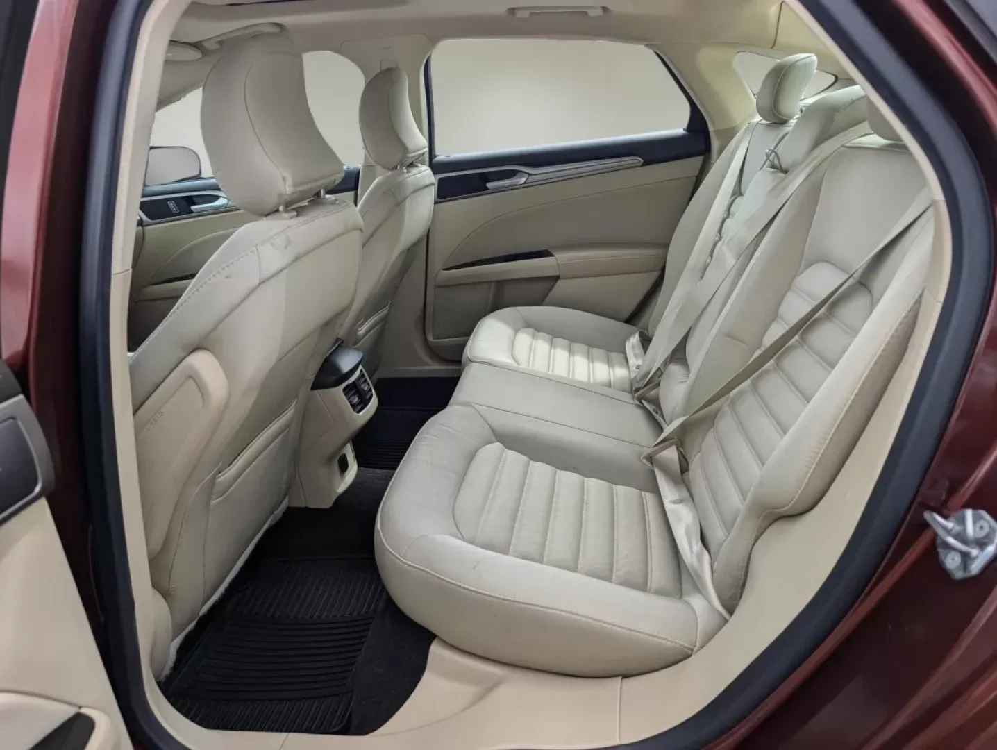 2015 Ford Fusion SE (3FA6P0H76FR) with an Other engine, located at 804 22nd Ave, Phenix City, AL, 36870, (334) 297-1860, 32.484749, -85.024475 - Are you ready for a vehicle that effortlessly blends comfort, style, and practicality? Look no further than this stunning 2015 Ford Fusion SE, a versatile sedan perfect for growing families, daily commuters, or anyone seeking a reliable vehicle for weekend adventures. With a sleek copper exterior an - Photo#10