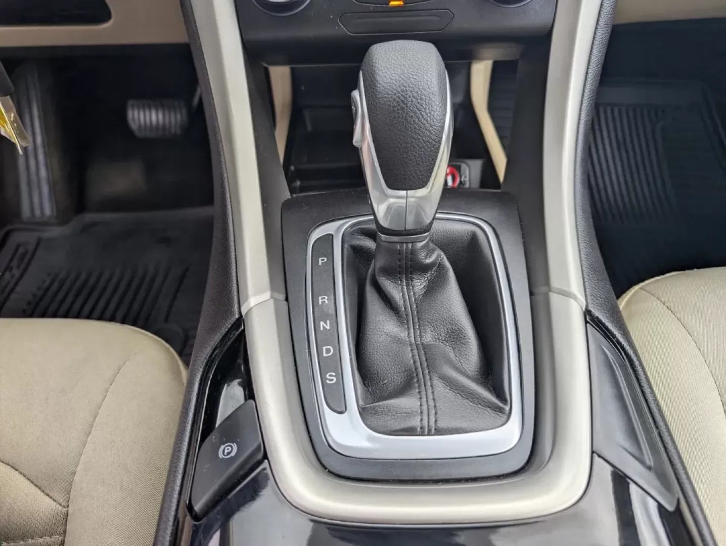 2015 Ford Fusion SE (3FA6P0H76FR) with an Other engine, located at 7000 Northlake Connector, Columbus, GA, 31904, (706) 987-8085, 32.524975, -84.978134 - 2015 Ford Fusion SE - Photo#14