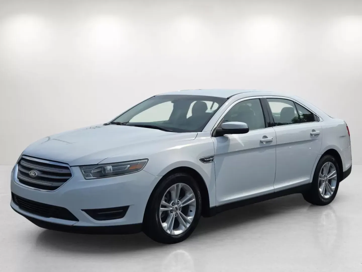2015 Ford Taurus SEL (1FAHP2E87FG) with an Other engine, located at 3959 U.S. 80 W, Phenix City, AL, 36870, (334) 297-4885, 32.469296, -85.135185 - **Discover Your New Lifestyle with the 2015 Ford Taurus SEL at Gils Auto!**<br /> <br /> Are you on the hunt for a reliable vehicle that effortlessly blends style, comfort, and practicality? Look no further than the 2015 Ford Taurus SEL, available right here at Gils Auto in Phenix City, AL. Perfect - Photo#1