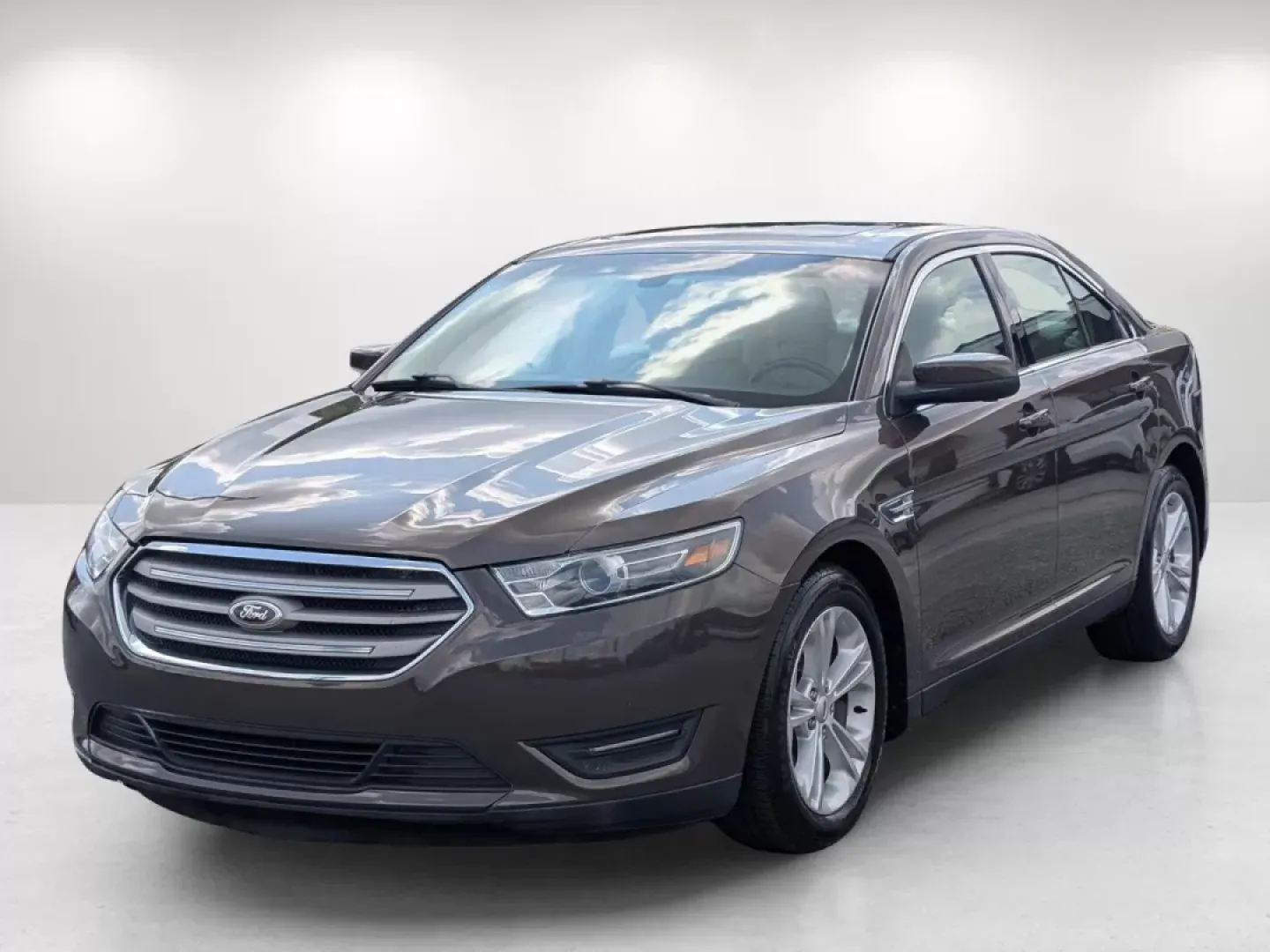 2015 Ford Taurus SEL (1FAHP2E86FG) with an Other engine, located at 3959 U.S. 80 W, Phenix City, AL, 36870, (334) 297-4885, 32.469296, -85.135185 - Elevate your daily commute and weekend adventures with the 2015 Ford Taurus SEL, available now at Gils Auto in Phenix City, AL! This sophisticated sedan is not only designed for comfort and style but also offers the reliability you've been searching for. Whether you're a growing family needing space - Photo#0