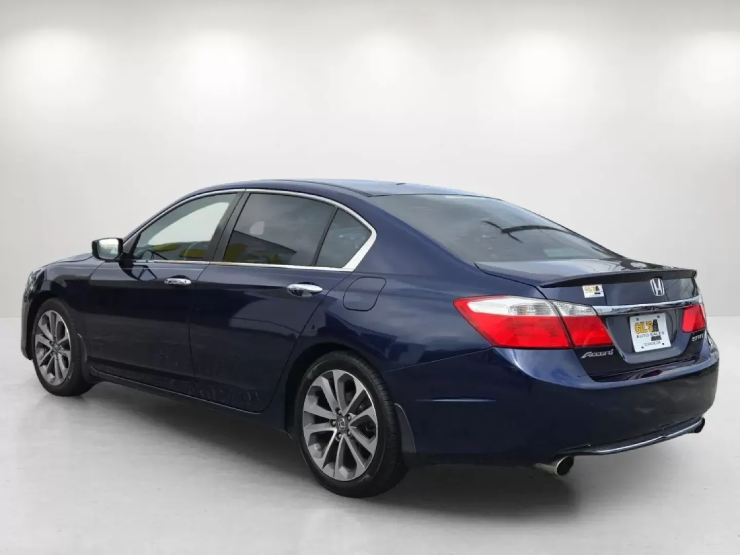 2015 Honda Accord Sedan Sport (1HGCR2F52FA) with an Other engine, located at 3959 U.S. 80 W, Phenix City, AL, 36870, (334) 297-4885, 32.469296, -85.135185 - Discover the perfect blend of style, comfort, and dependability with this 2015 Honda Accord Sedan, now available at Gils Auto in Phenix City, AL. Whether you're a commuter seeking a reliable daily driver or a growing family in need of a spacious vehicle, this car is designed to meet your every need. - Photo#8