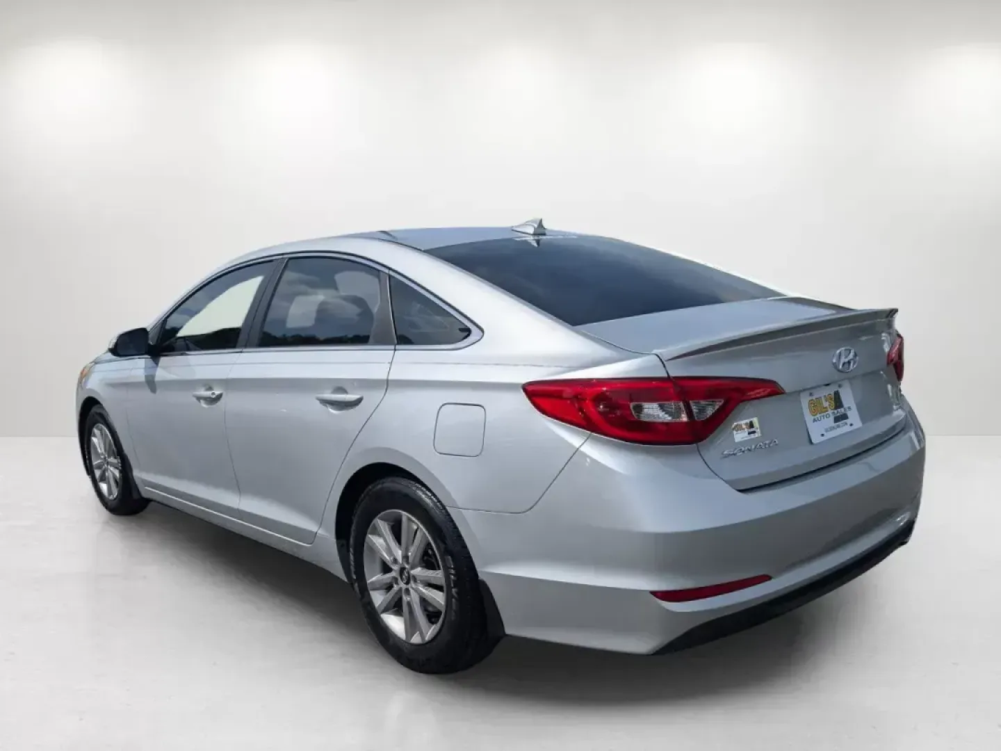 2015 /Gray Hyundai Sonata 2.4L SE (5NPE24AF4FH) with an Regular Unleaded I-4 2.4 L/144 engine, 6-Speed Automatic w/OD transmission, located at 804 22nd Ave, Phenix City, AL, 36870, (334) 297-1860, 32.484749, -85.024475 - Are you in the market for a reliable sedan that balances affordability with comfort and technology? Look no further! At Gils Auto - Phenix City #2, we proudly present an exceptional 2015 Hyundai Sonata 2.4L SE, located at 804 22nd Ave, Phenix City, AL 36870. This vehicle is perfect for budget-consci - Photo#3