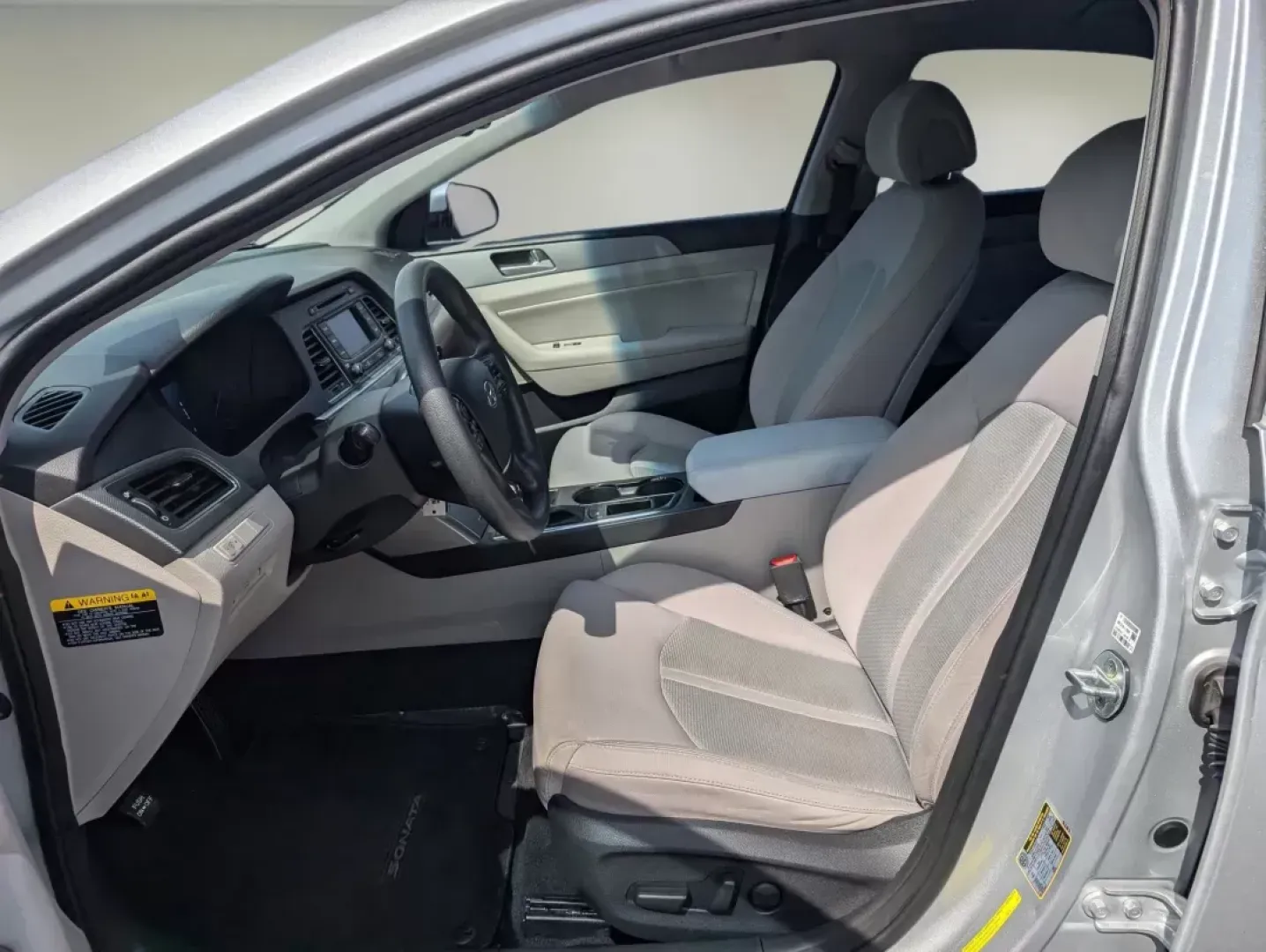 2015 /Gray Hyundai Sonata 2.4L SE (5NPE24AF4FH) with an Regular Unleaded I-4 2.4 L/144 engine, 6-Speed Automatic w/OD transmission, located at 804 22nd Ave, Phenix City, AL, 36870, (334) 297-1860, 32.484749, -85.024475 - Are you in the market for a reliable sedan that balances affordability with comfort and technology? Look no further! At Gils Auto - Phenix City #2, we proudly present an exceptional 2015 Hyundai Sonata 2.4L SE, located at 804 22nd Ave, Phenix City, AL 36870. This vehicle is perfect for budget-consci - Photo#10