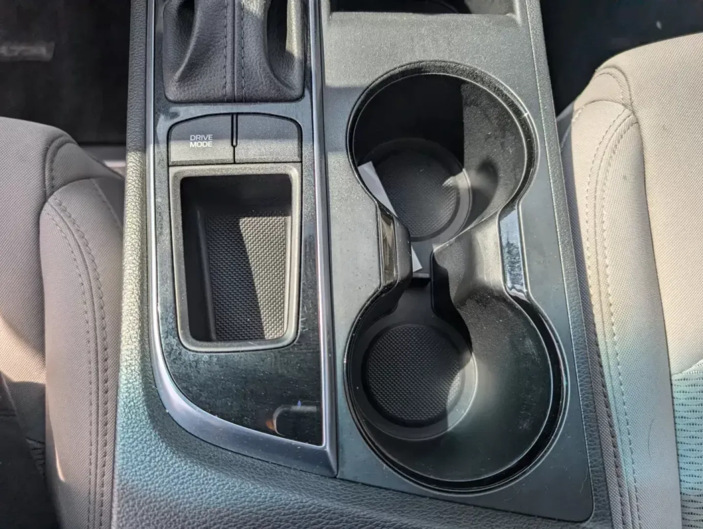 2015 /Gray Hyundai Sonata 2.4L SE (5NPE24AF4FH) with an Regular Unleaded I-4 2.4 L/144 engine, 6-Speed Automatic w/OD transmission, located at 804 22nd Ave, Phenix City, AL, 36870, (334) 297-1860, 32.484749, -85.024475 - Are you in the market for a reliable sedan that balances affordability with comfort and technology? Look no further! At Gils Auto - Phenix City #2, we proudly present an exceptional 2015 Hyundai Sonata 2.4L SE, located at 804 22nd Ave, Phenix City, AL 36870. This vehicle is perfect for budget-consci - Photo#13