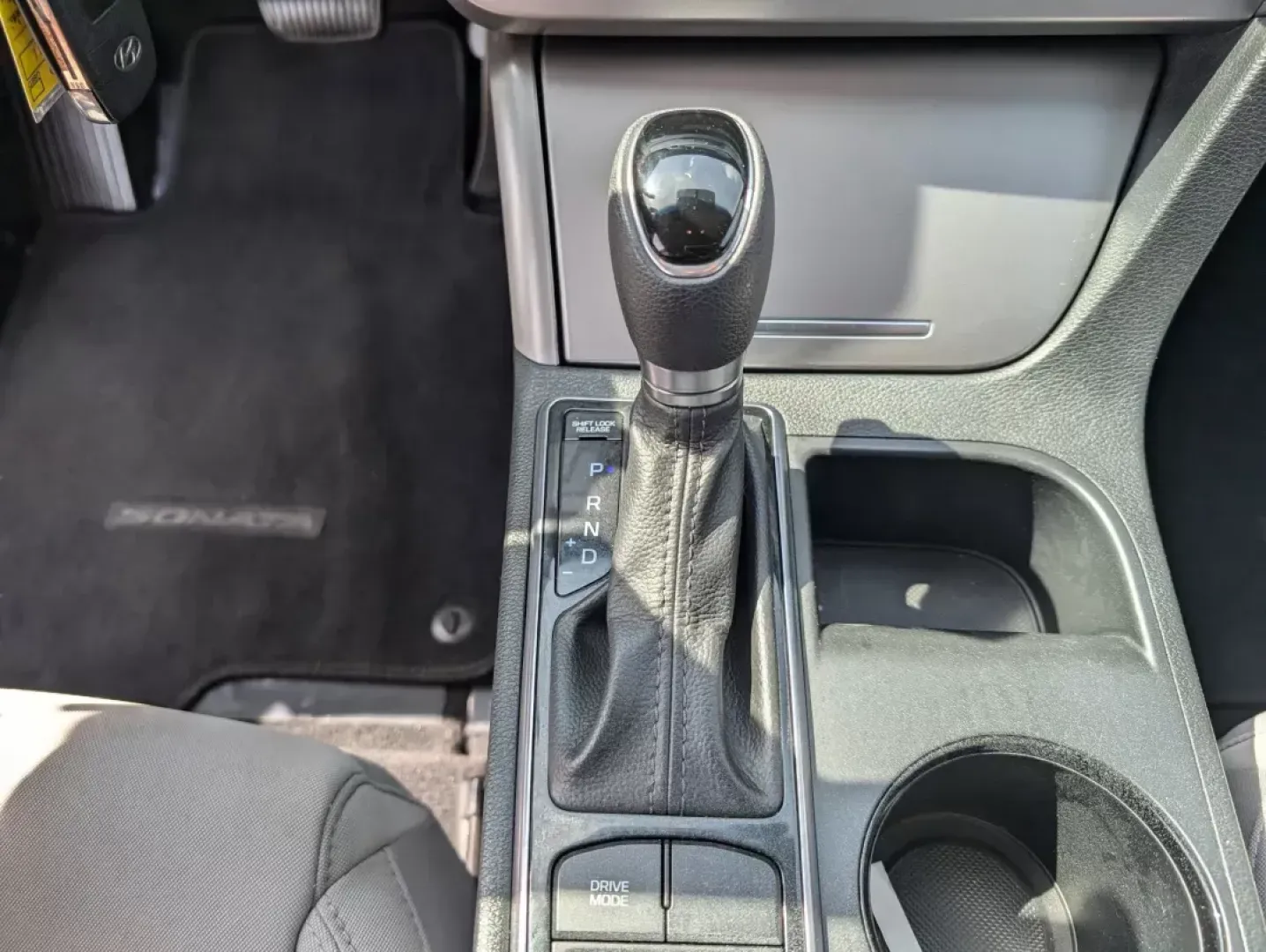 2015 /Gray Hyundai Sonata 2.4L SE (5NPE24AF4FH) with an Regular Unleaded I-4 2.4 L/144 engine, 6-Speed Automatic w/OD transmission, located at 804 22nd Ave, Phenix City, AL, 36870, (334) 297-1860, 32.484749, -85.024475 - Are you in the market for a reliable sedan that balances affordability with comfort and technology? Look no further! At Gils Auto - Phenix City #2, we proudly present an exceptional 2015 Hyundai Sonata 2.4L SE, located at 804 22nd Ave, Phenix City, AL 36870. This vehicle is perfect for budget-consci - Photo#14