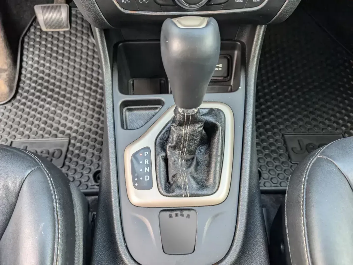 2015 /Black Jeep Cherokee Limited (1C4PJLDS8FW) with an Regular Unleaded V-6 3.2 L/198 engine, 9-Speed Automatic w/OD transmission, located at 3959 U.S. 80 W, Phenix City, AL, 36870, (334) 297-4885, 32.469296, -85.135185 - **Unleash Your Adventures with the 2015 Jeep Cherokee Limited at Gils Auto - Phenix City!**<br /> <br /> Are you ready to elevate your lifestyle? Whether you're carving through city streets, embarking on thrilling weekend getaways, or tackling daily commutes, the 2015 Jeep Cherokee Limited is built - Photo#12