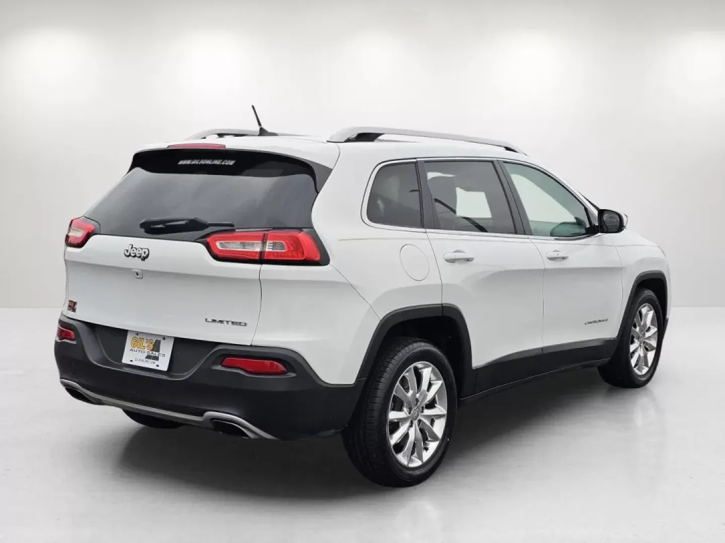 2015 /Lt Frost Beige/Black Jeep Cherokee Limited (1C4PJLDS1FW) with an Other engine, located at 3959 U.S. 80 W, Phenix City, AL, 36870, (334) 297-4885, 32.469296, -85.135185 - Discover your next adventure with the 2015 Jeep Cherokee Limited, the perfect vehicle for those seeking a balance of comfort, style, and capability. Whether you're a growing family needing extra space, a commuter looking for a reliable ride, or someone who loves weekend getaways, this crossover is d - Photo#5