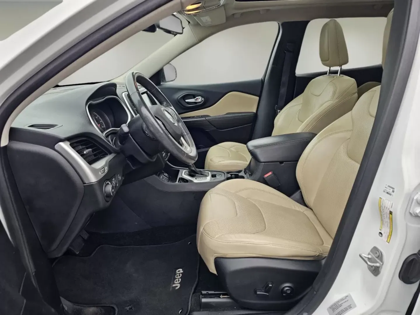 2015 /Lt Frost Beige/Black Jeep Cherokee Limited (1C4PJLDS1FW) with an Other engine, located at 3959 U.S. 80 W, Phenix City, AL, 36870, (334) 297-4885, 32.469296, -85.135185 - Discover your next adventure with the 2015 Jeep Cherokee Limited, the perfect vehicle for those seeking a balance of comfort, style, and capability. Whether you're a growing family needing extra space, a commuter looking for a reliable ride, or someone who loves weekend getaways, this crossover is d - Photo#10