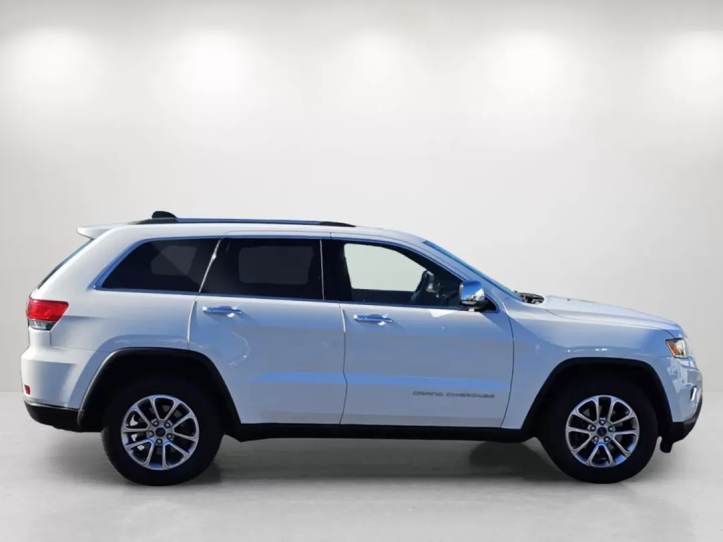 2015 /Black Jeep Grand Cherokee Limited (1C4RJFBG2FC) with an Other engine, located at 1430 Gateway Drive, Opelika, AL, 36801, (334) 239-0944, 32.637871, -85.409790 - **Explore New Adventures with the 2015 Jeep Grand Cherokee Limited-Perfect for Every Lifestyle!**<br /> <br /> Are you on the lookout for a reliable SUV that can seamlessly transition from weekday commutes to weekend getaways? Look no further! The 2015 Jeep Grand Cherokee Limited is here at Gils Aut - Photo#3