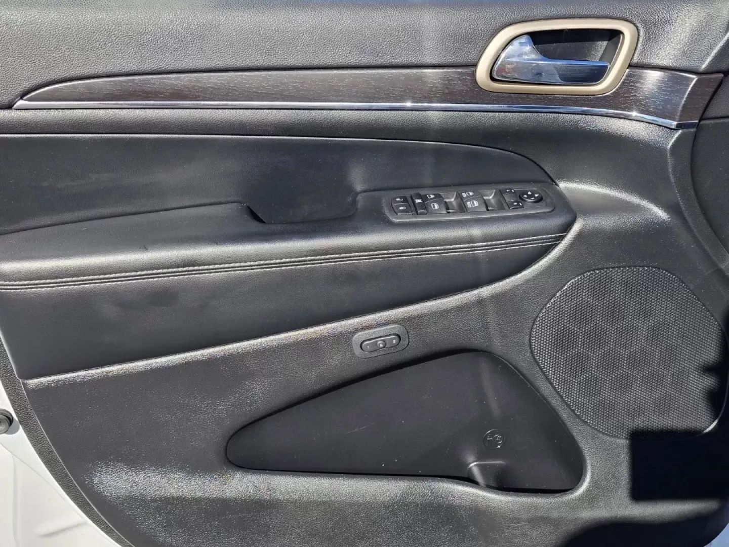 2015 /Black Jeep Grand Cherokee Limited (1C4RJFBG2FC) with an Other engine, located at 1430 Gateway Drive, Opelika, AL, 36801, (334) 239-0944, 32.637871, -85.409790 - **Explore New Adventures with the 2015 Jeep Grand Cherokee Limited-Perfect for Every Lifestyle!**<br /> <br /> Are you on the lookout for a reliable SUV that can seamlessly transition from weekday commutes to weekend getaways? Look no further! The 2015 Jeep Grand Cherokee Limited is here at Gils Aut - Photo#8