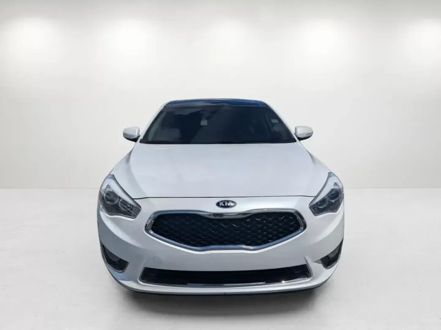 2015 /Beige Kia Cadenza Premium (KNALN4D74F5) with an Regular Unleaded V-6 3.3 L/204 engine, 6-Speed Automatic w/OD transmission, located at 521 Old Farm Lane Rd, Prattville, AL, 36066, (334) 325-1505, 32.482460, -86.416367 - Are you ready to take your driving experience to the next level? Whether you're navigating busy city streets in Prattville or embarking on weekend road trips to nearby Montgomery, the 2015 Kia Cadenza Premium is designed to elevate your lifestyle. With its luxurious features, spacious interior, and - Photo#2