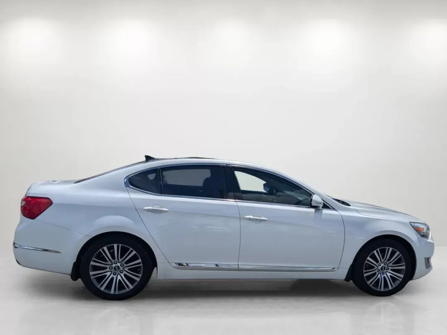 2015 /Beige Kia Cadenza Premium (KNALN4D74F5) with an Regular Unleaded V-6 3.3 L/204 engine, 6-Speed Automatic w/OD transmission, located at 521 Old Farm Lane Rd, Prattville, AL, 36066, (334) 325-1505, 32.482460, -86.416367 - Are you ready to take your driving experience to the next level? Whether you're navigating busy city streets in Prattville or embarking on weekend road trips to nearby Montgomery, the 2015 Kia Cadenza Premium is designed to elevate your lifestyle. With its luxurious features, spacious interior, and - Photo#4