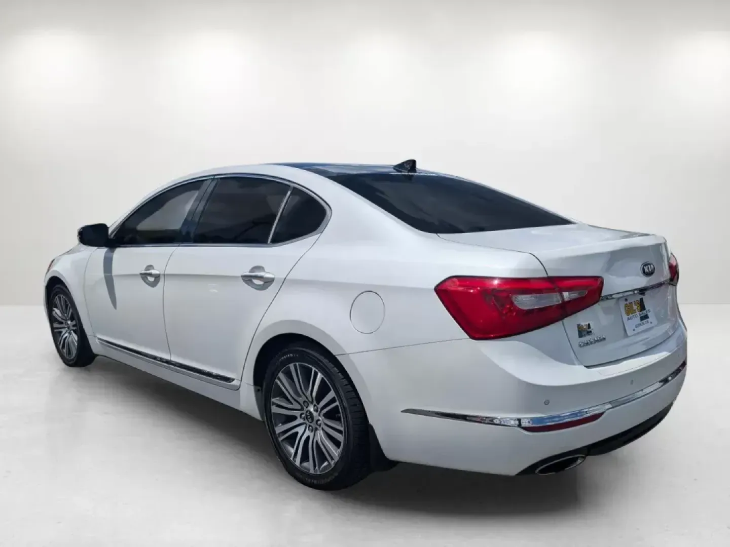 2015 /Beige Kia Cadenza Premium (KNALN4D74F5) with an Regular Unleaded V-6 3.3 L/204 engine, 6-Speed Automatic w/OD transmission, located at 521 Old Farm Lane Rd, Prattville, AL, 36066, (334) 325-1505, 32.482460, -86.416367 - Are you ready to take your driving experience to the next level? Whether you're navigating busy city streets in Prattville or embarking on weekend road trips to nearby Montgomery, the 2015 Kia Cadenza Premium is designed to elevate your lifestyle. With its luxurious features, spacious interior, and - Photo#7