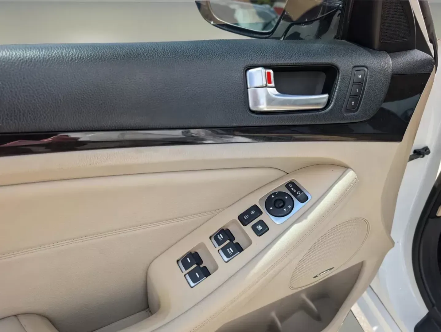 2015 /Beige Kia Cadenza Premium (KNALN4D74F5) with an Regular Unleaded V-6 3.3 L/204 engine, 6-Speed Automatic w/OD transmission, located at 521 Old Farm Lane Rd, Prattville, AL, 36066, (334) 325-1505, 32.482460, -86.416367 - Are you ready to take your driving experience to the next level? Whether you're navigating busy city streets in Prattville or embarking on weekend road trips to nearby Montgomery, the 2015 Kia Cadenza Premium is designed to elevate your lifestyle. With its luxurious features, spacious interior, and - Photo#9