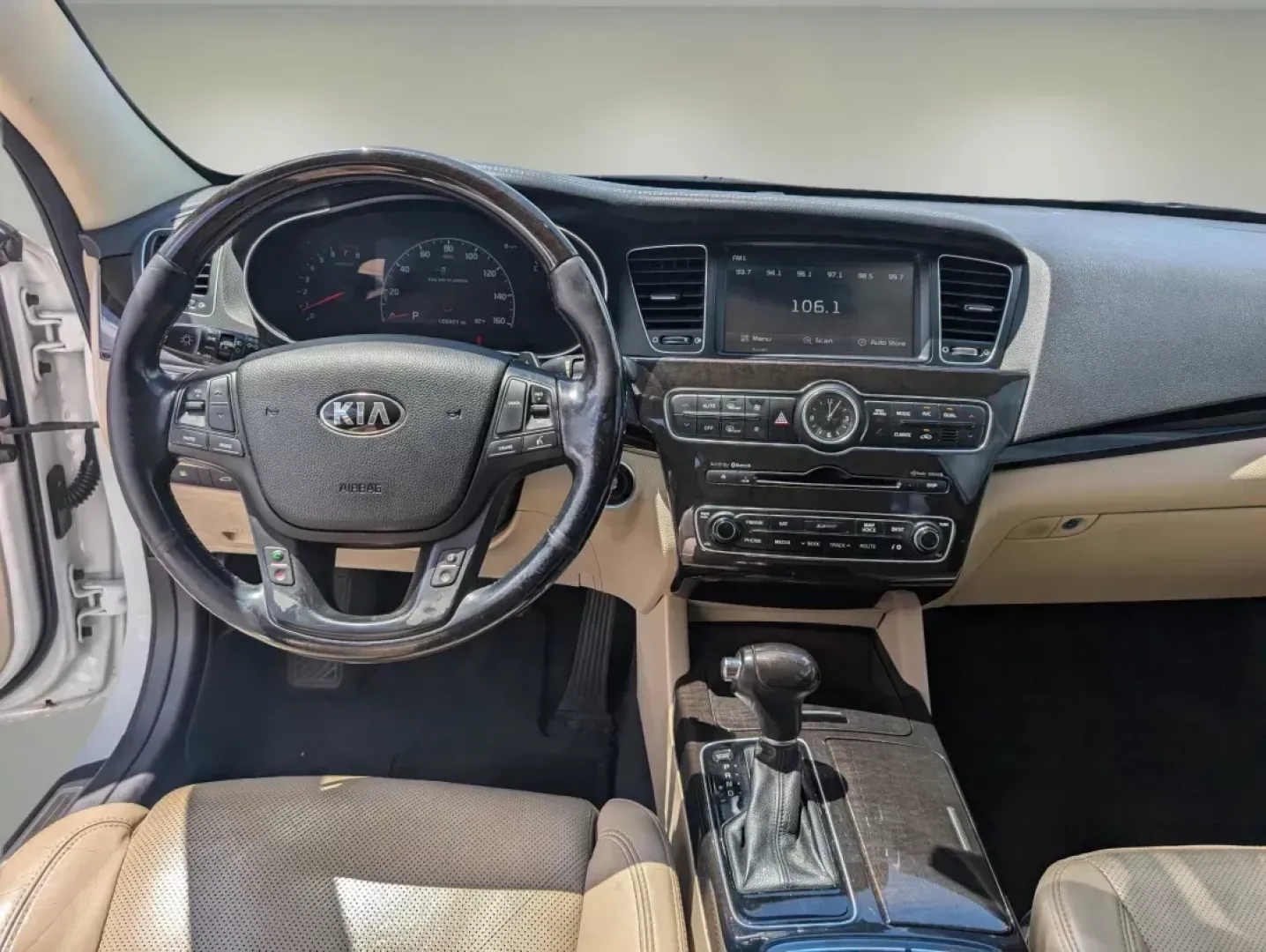 2015 /Beige Kia Cadenza Premium (KNALN4D74F5) with an Regular Unleaded V-6 3.3 L/204 engine, 6-Speed Automatic w/OD transmission, located at 521 Old Farm Lane Rd, Prattville, AL, 36066, (334) 325-1505, 32.482460, -86.416367 - Are you ready to take your driving experience to the next level? Whether you're navigating busy city streets in Prattville or embarking on weekend road trips to nearby Montgomery, the 2015 Kia Cadenza Premium is designed to elevate your lifestyle. With its luxurious features, spacious interior, and - Photo#12