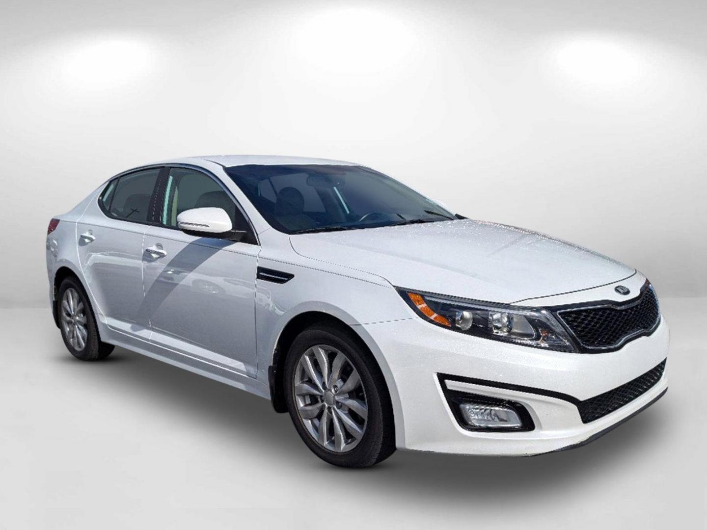 2015 /Beige Kia Optima EX (5XXGN4A73FG) with an Regular Unleaded I-4 2.4 L/144 engine, 6-Speed Automatic w/OD transmission, located at 5115 14th Ave., Columbus, GA, 31904, (706) 323-0345, 32.511494, -84.971046 - 2015 Kia Optima EX - Photo#2